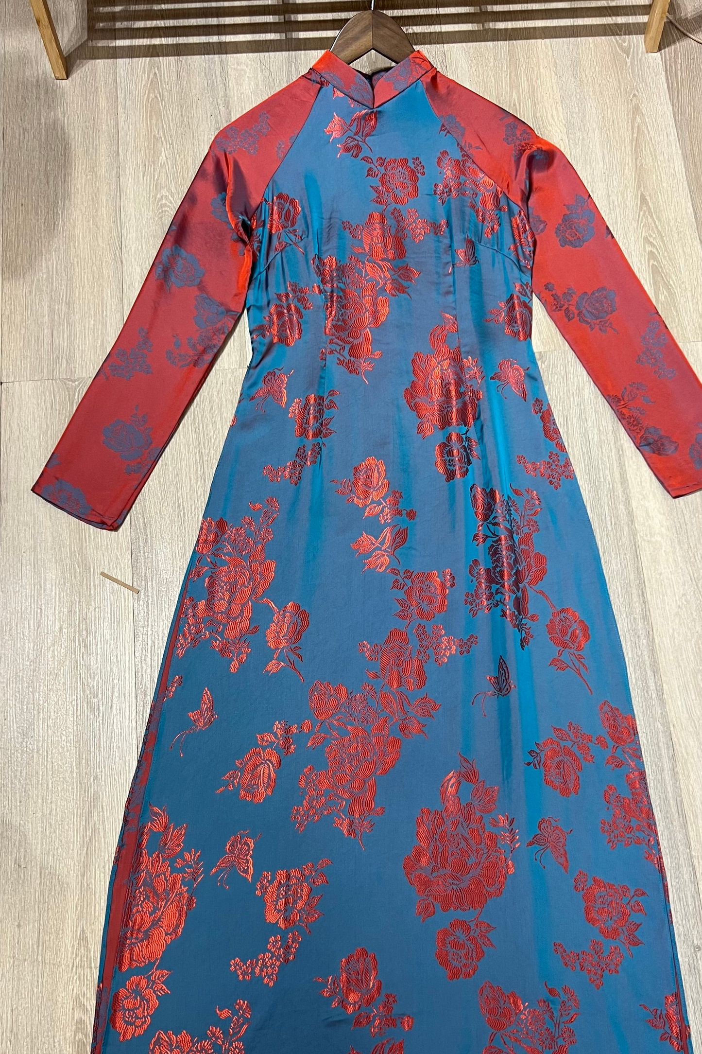 A149 - Áo Dài Silk Óng Xanh/Đỏ | Áo Only