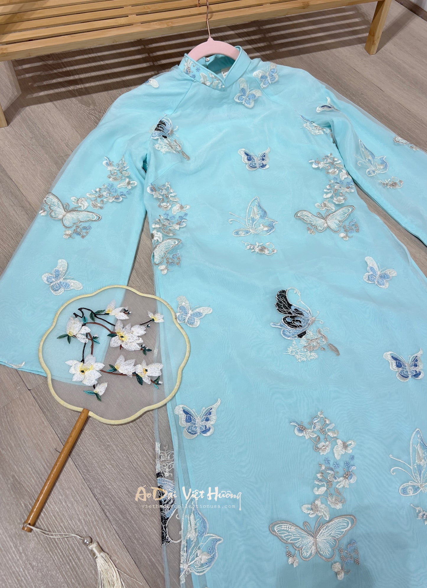 A54 - Áo Dài Dáng Suông Tơ 4 Tà Thêu Hồ Điệp Blue Sky (Cổ 3cm)