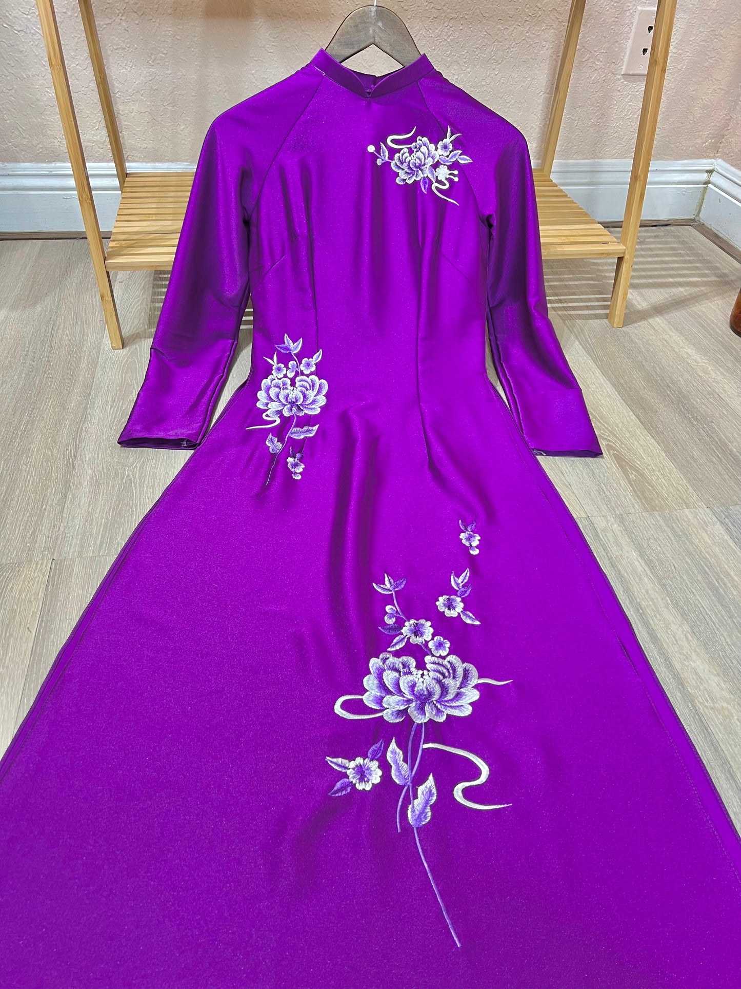 A65 - Áo Dài Lụa Ánh Sao Tím Thêu Hoa