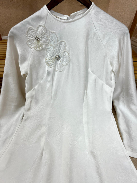 A41 - Áo Dài lụa Tiêu Giao Trắng Kết Hoa