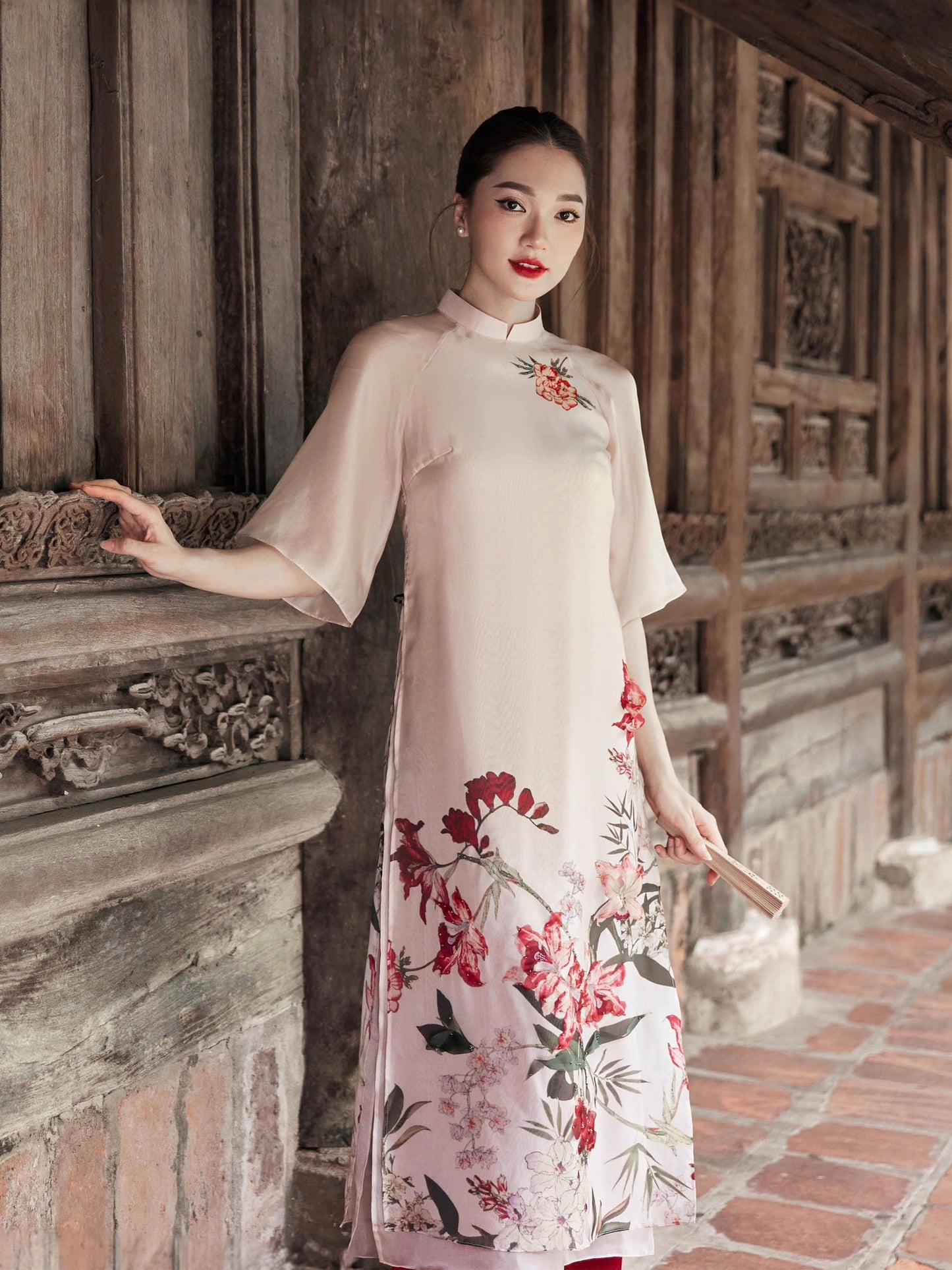 A107 - Set Áo Dài Cách Tân Tơ In Hoa 4 Tà Kem (kèm quần đỏ)