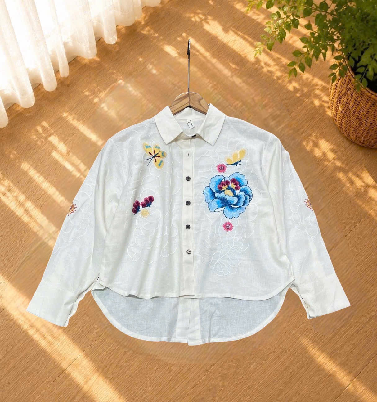 L63 - Áo Linen Blend Thêu Hoa. Final sale (no return/exchange).