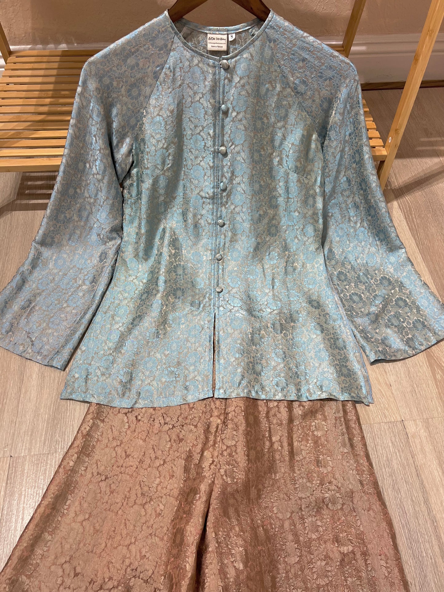 B08 - Set Áo Bà Ba Tơ Tằm Nha Xá Hoa Cúc Xanh/Nâu | Kèm Quần