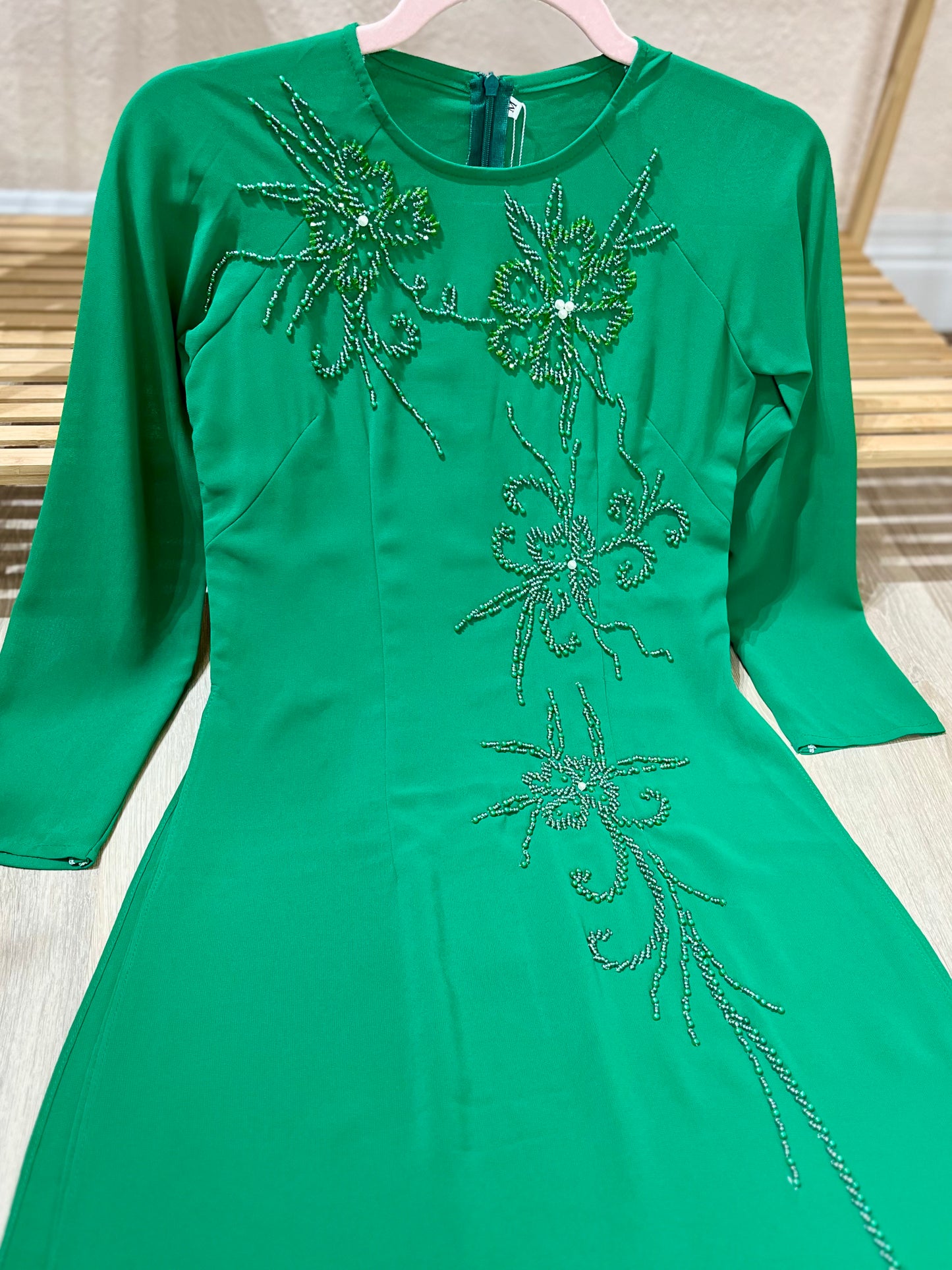A13 - Áo Dài Chiffon 4 Tà Kết hạt cùng tông Green. Final sale (no return/exchange).