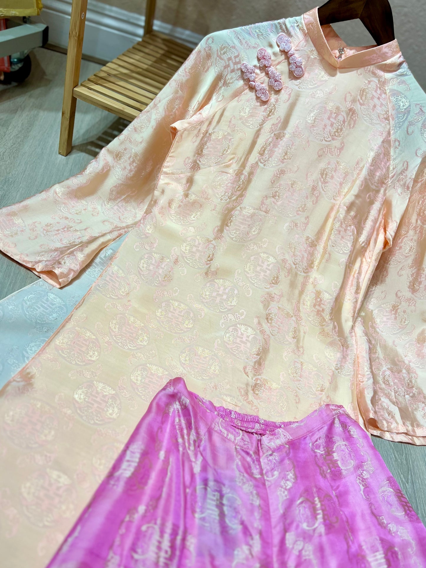 A02 - Set Tơ Tằm Nha Xá 4 Tà Coral Pink (kèm quần)