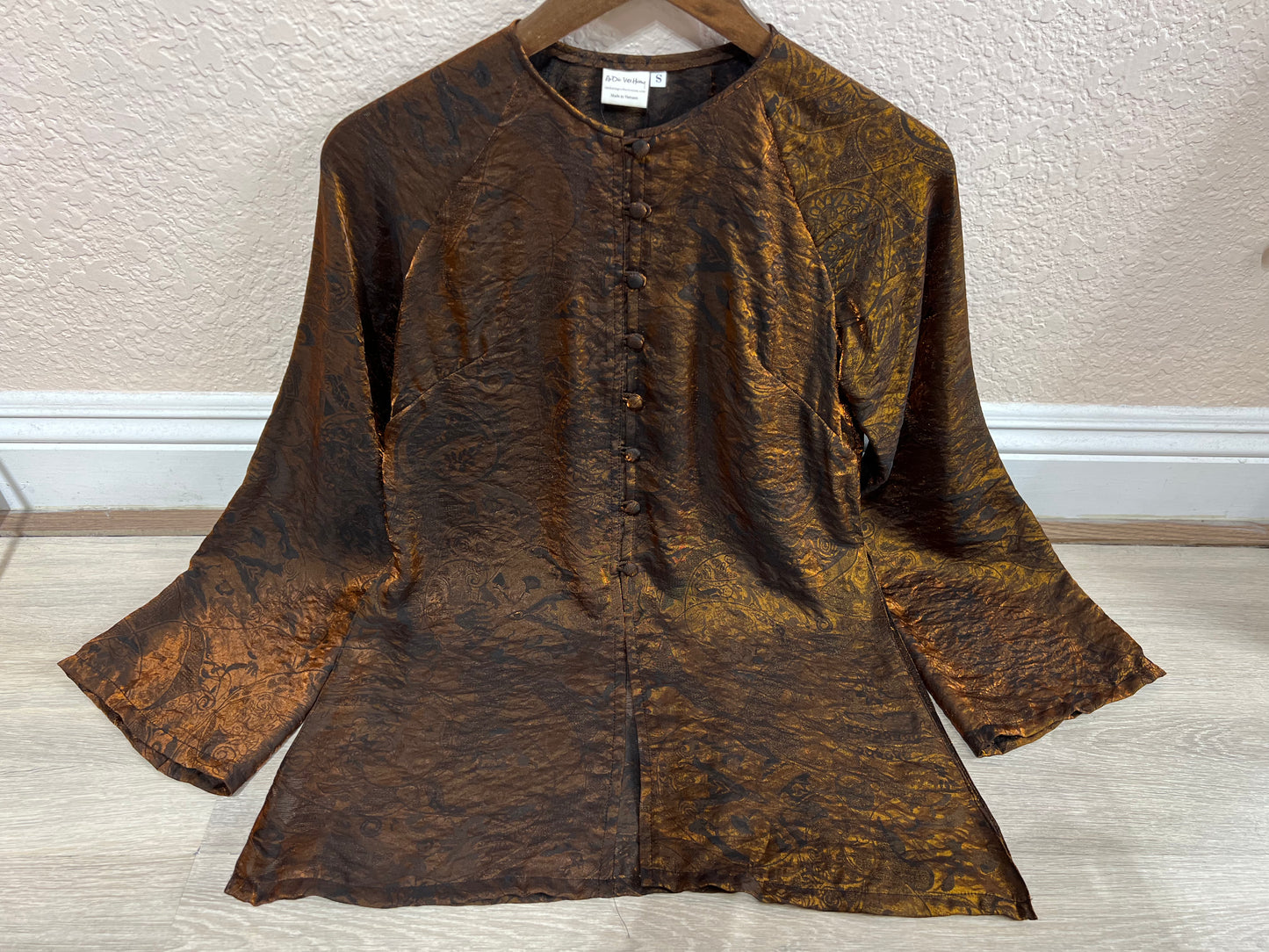 B5 - Áo Bà Ba Tencel Nâu/Đen. Final sale (no return/exchange).