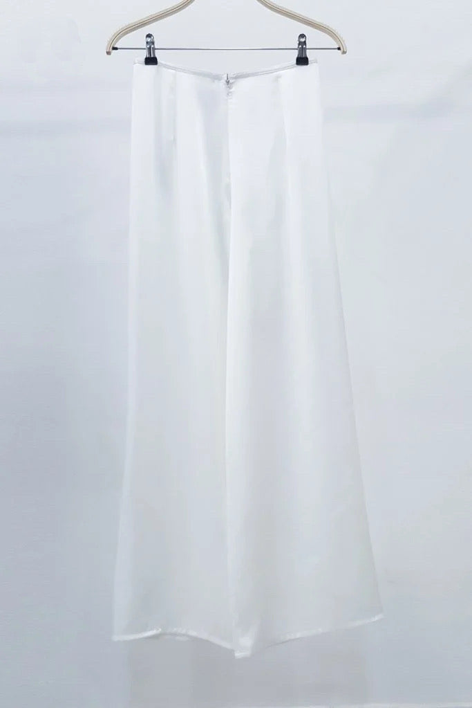 R2 - White Regular Pants Tô Châu Silk (Quần Trắng Ống Xéo Lụa Tô Châu)