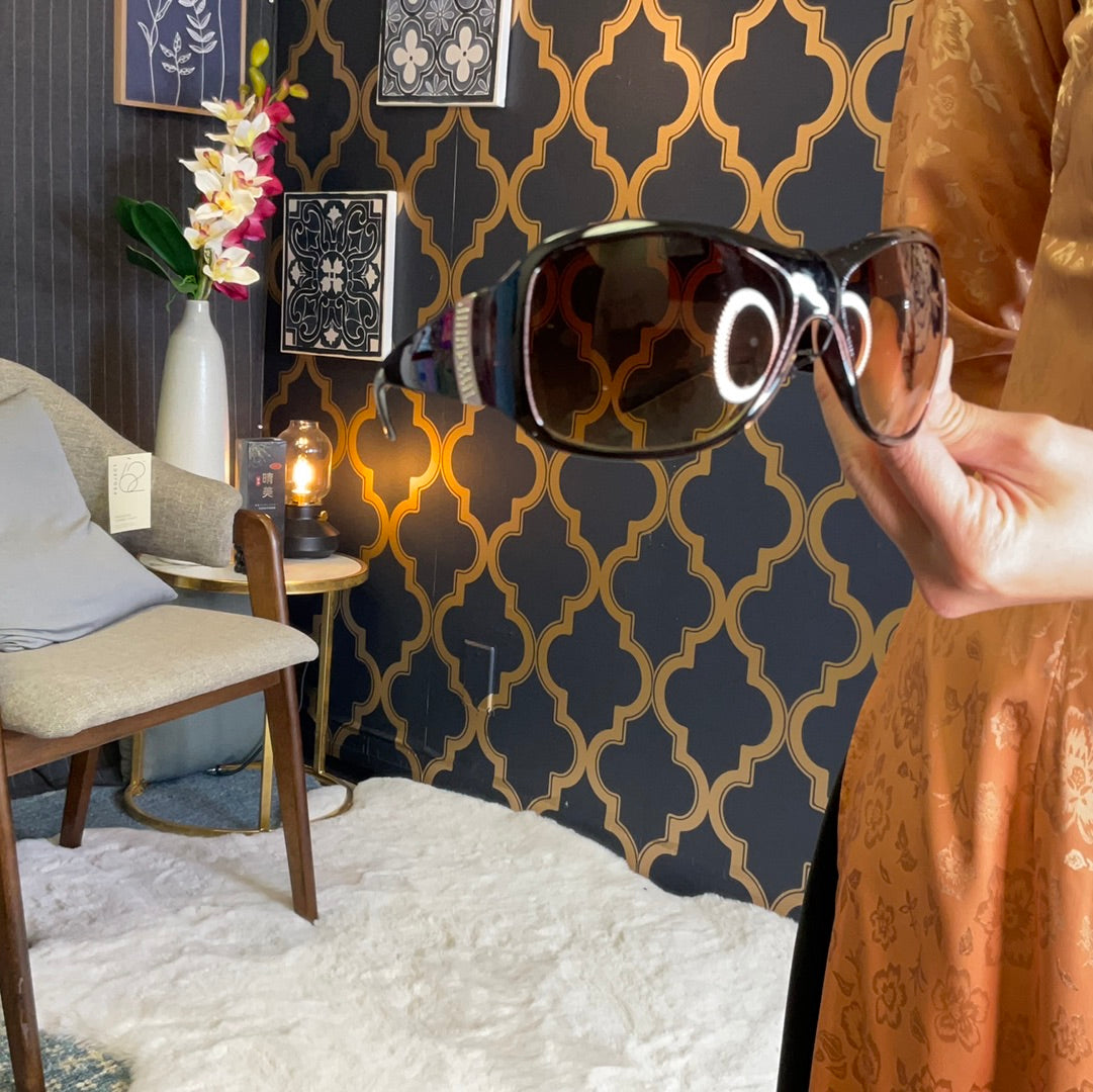 966- Kính râm đen nâu