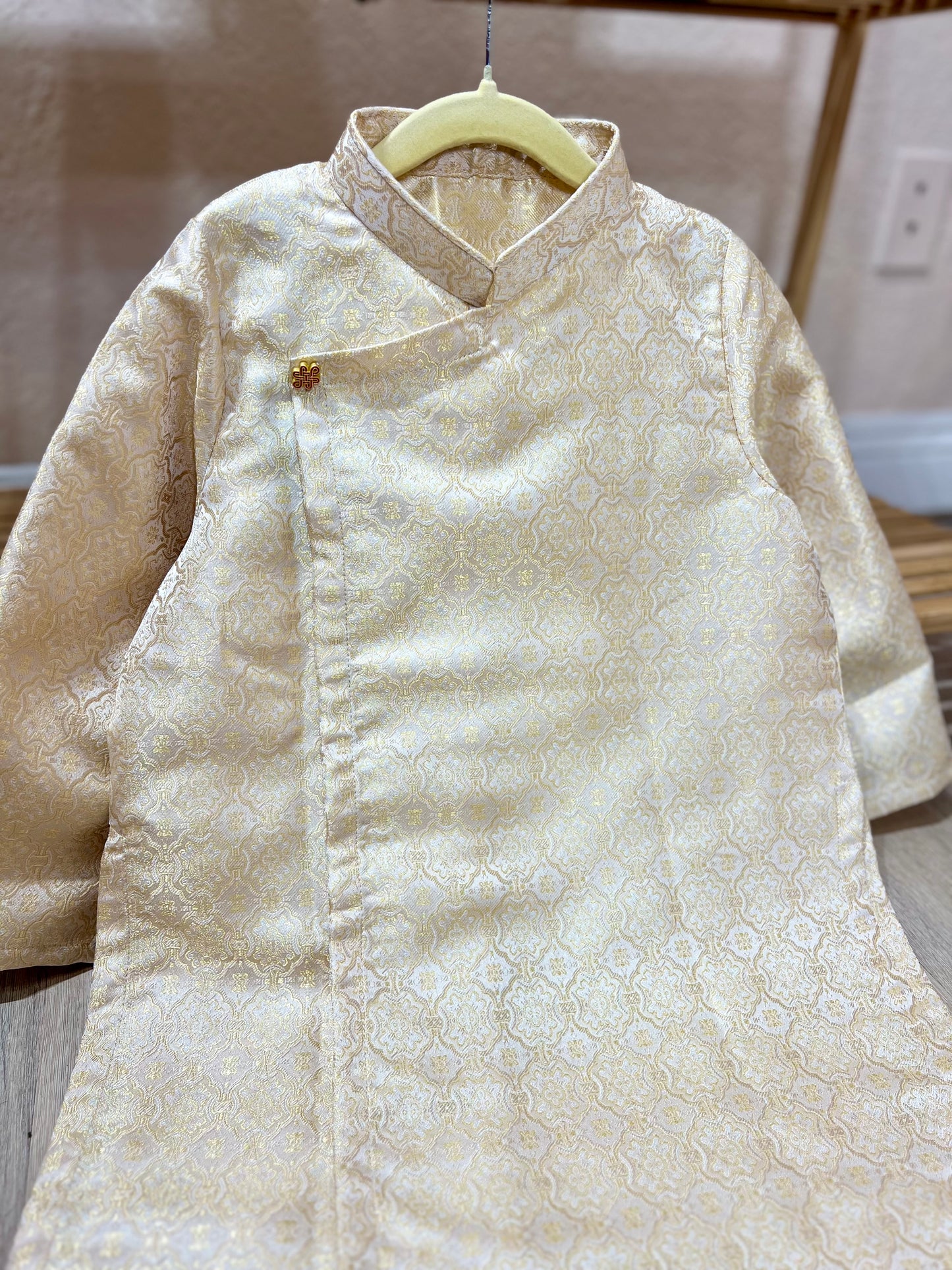 D2 - Boy’s Áo Dài Gấm Dệt Kim Kem ánh Gold