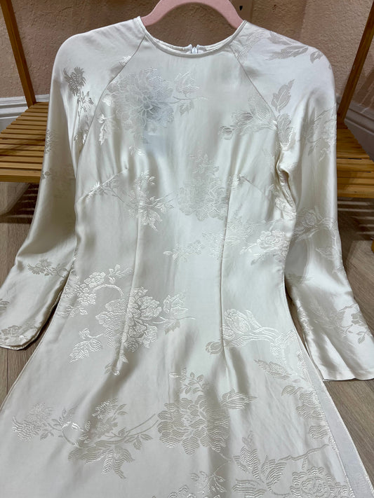 A33 - Áo Dài Silk Kem (Cổ Tròn)