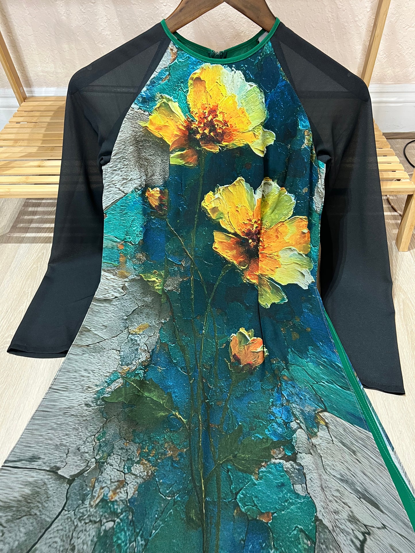 A37 - Áo Dài Chiffon In 4 Tà Xanh Lá/Đen