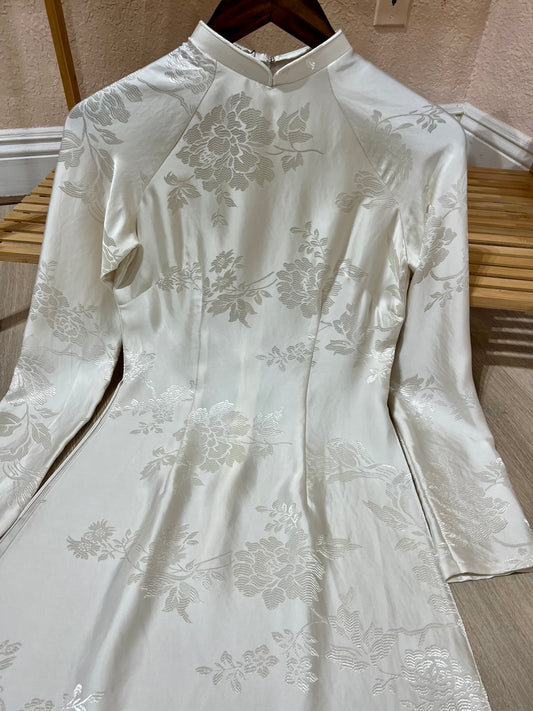 A32 - Áo Dài Silk Óng Trắng Kem (Cổ 1,5cm)