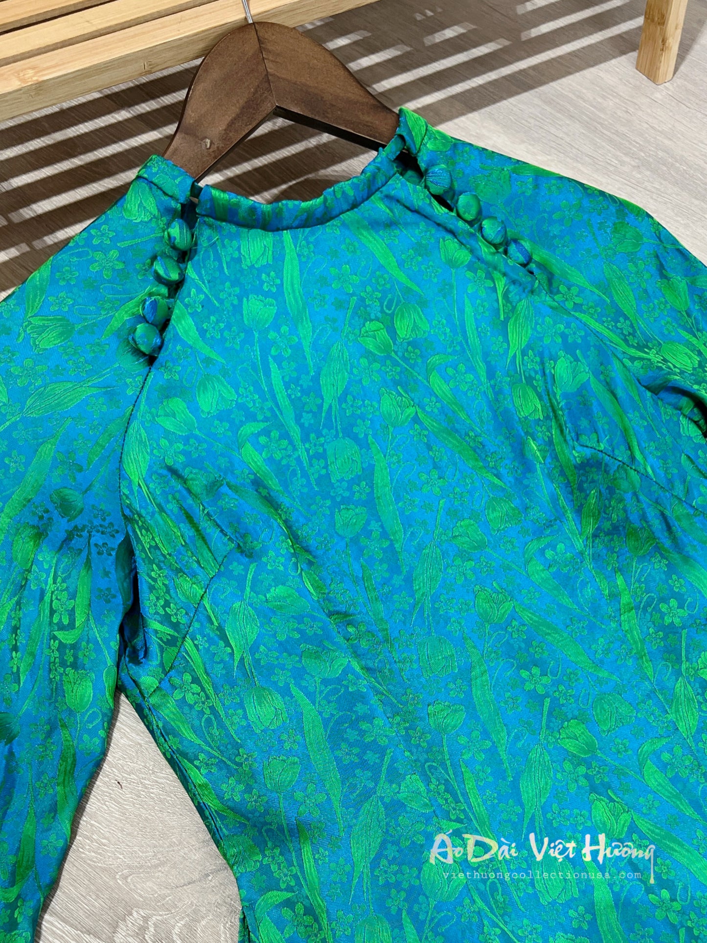 A35 - Áo Dài Gấm Tulip Cổ Yếm Cách Điệu