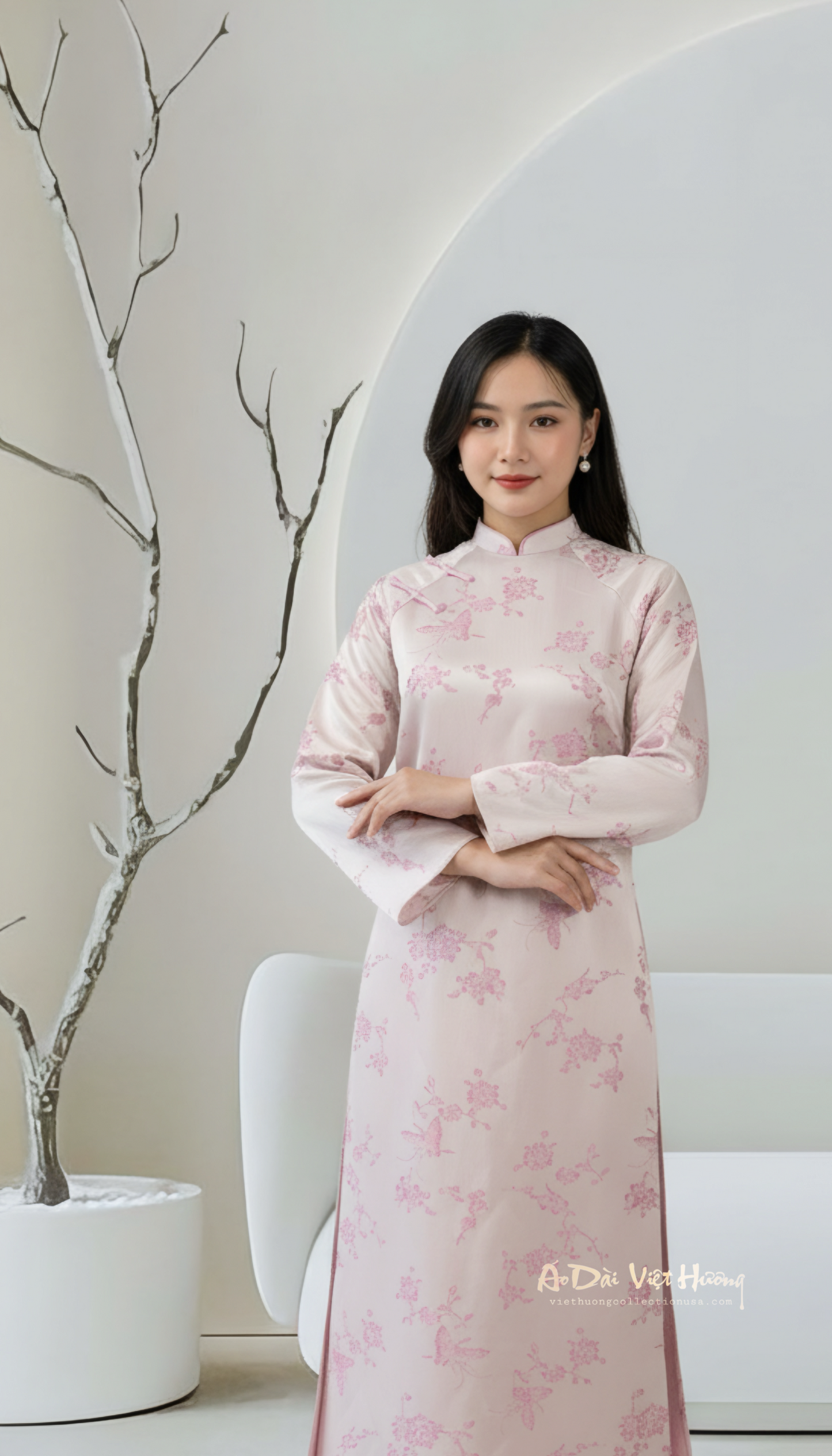 A20 - Áo Dài Cách Tân Suông Gấm Hồ Điệp Vân Nổi