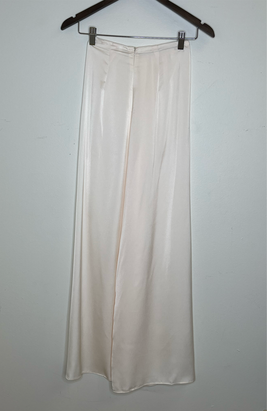 R23 - Creamy White Regular Pants Silk (Quần Ống Thường Lụa Ngọc Trai bóng)