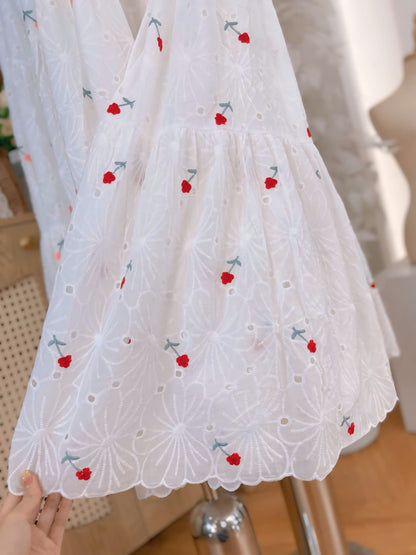S41->45 - Skirt trắng thêu hoa