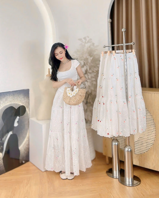 S41->45 - Skirt trắng thêu hoa