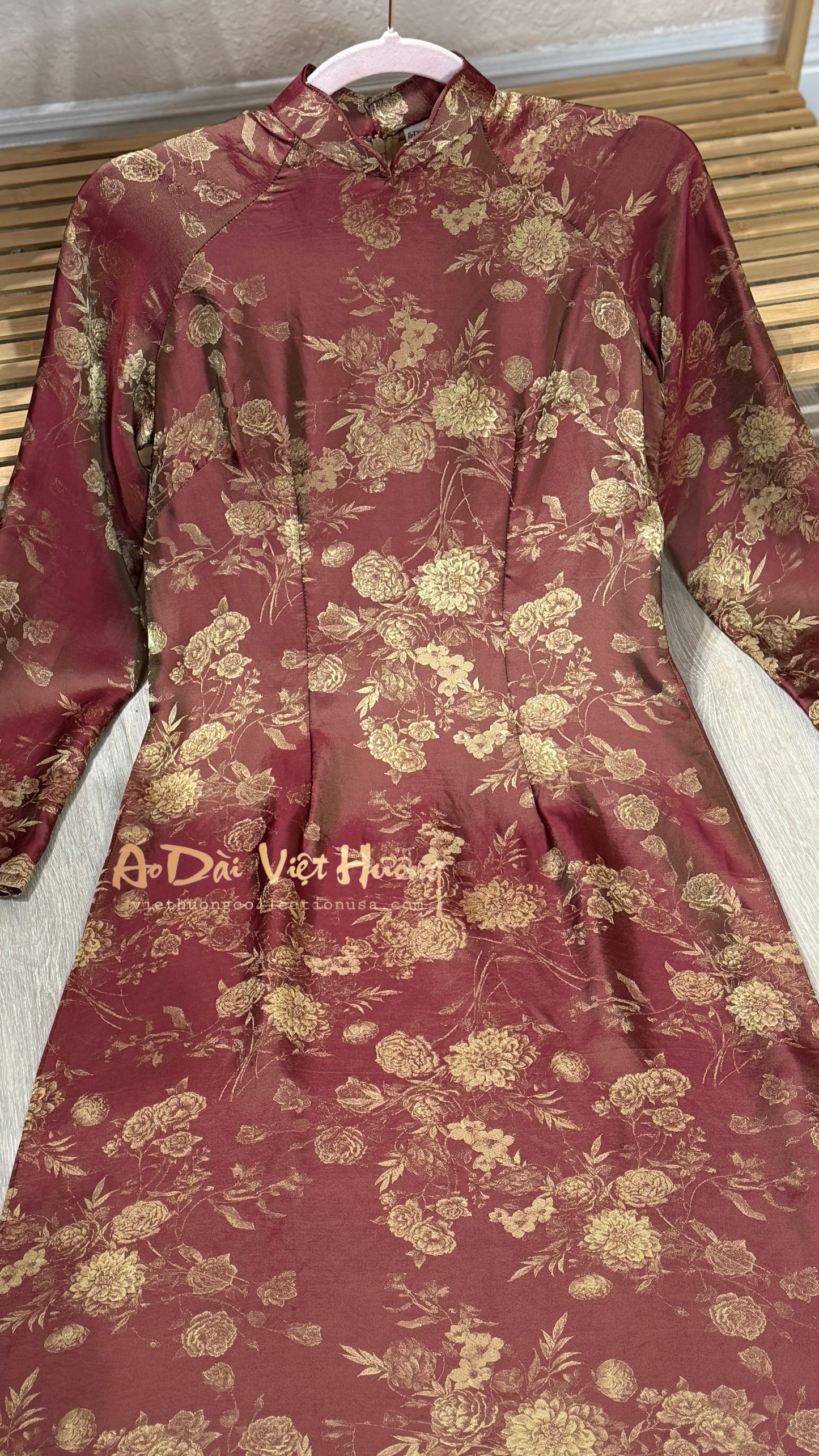 A45 - Áo Dài Gấm Tằm 2 Da Đỏ Nâu Tím (Cổ Gợn Sóng)