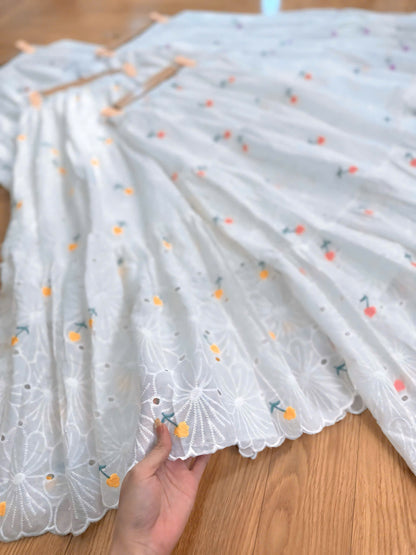 S41->45 - Skirt trắng thêu hoa