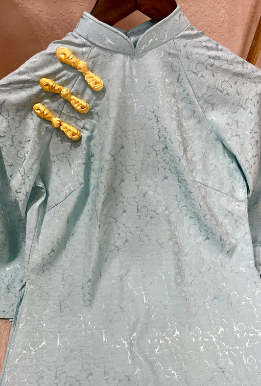 AD2 - Áo Dài Suông Gấm Lụa Xanh phối nút vàng