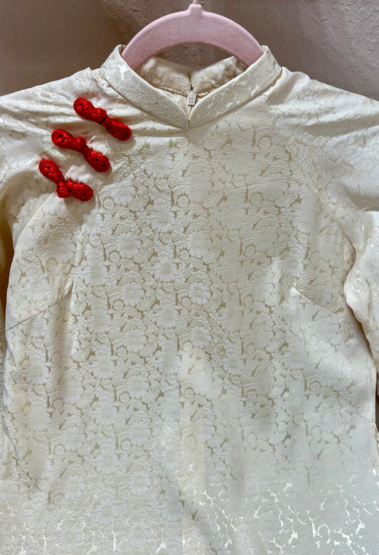 AD3 - Áo Dài Suông Gấm Lụa Kem phối nút đỏ