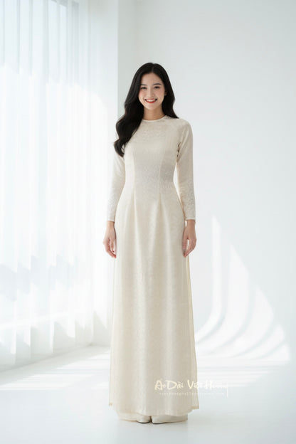 AD22 - Áo Dài Gấm Đuôi Công Kem Ngọc Trai
