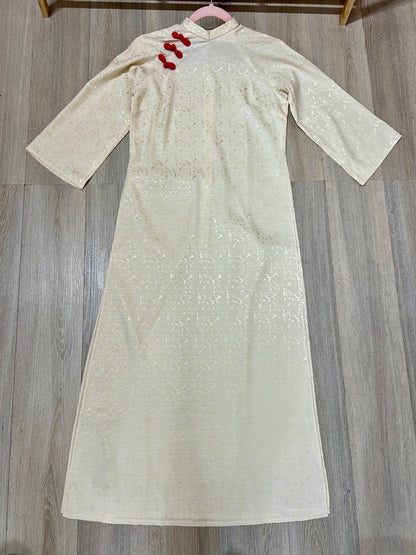 AD3 - Áo Dài Suông Gấm Lụa Kem phối nút đỏ