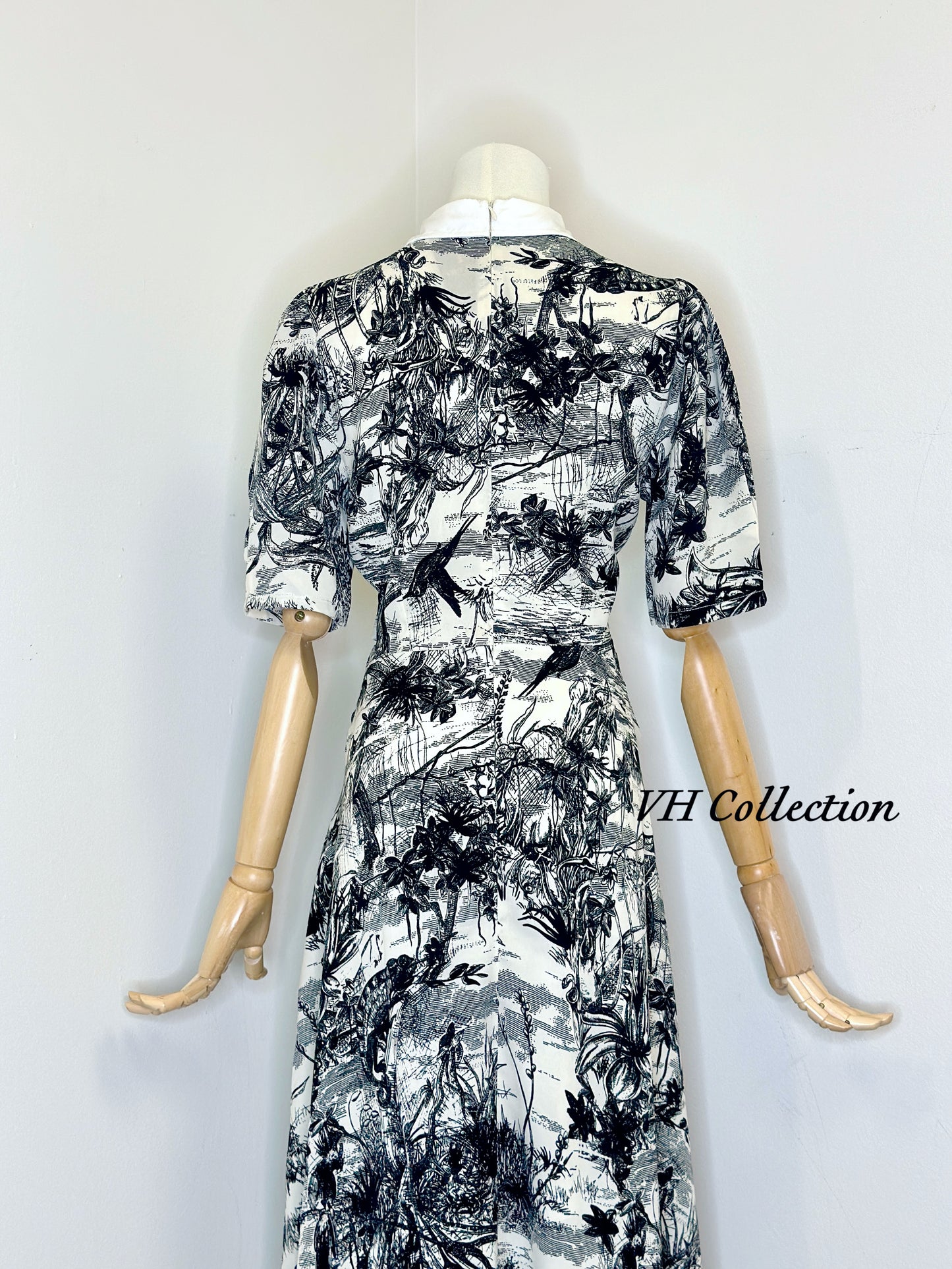 D81 - Black and White Pattern Shirt Collar Long Dress