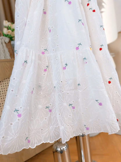 S41->45 - Skirt trắng thêu hoa