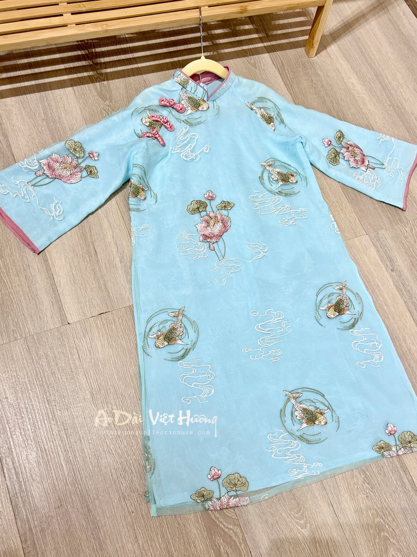 G1 - Girl’s Áo Dài Tơ Thêu 4 Tà (Áo only)