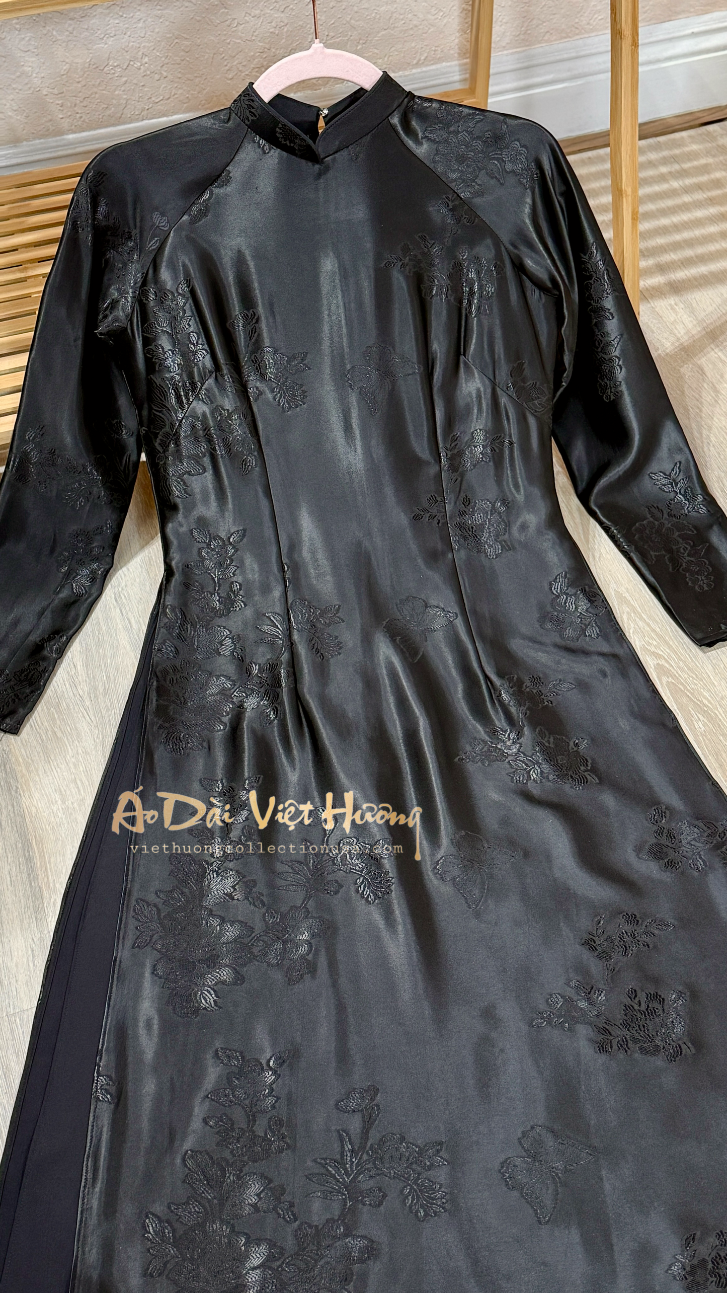 A32 - Lụa Chu Sa Khảm Đen 4 Tà