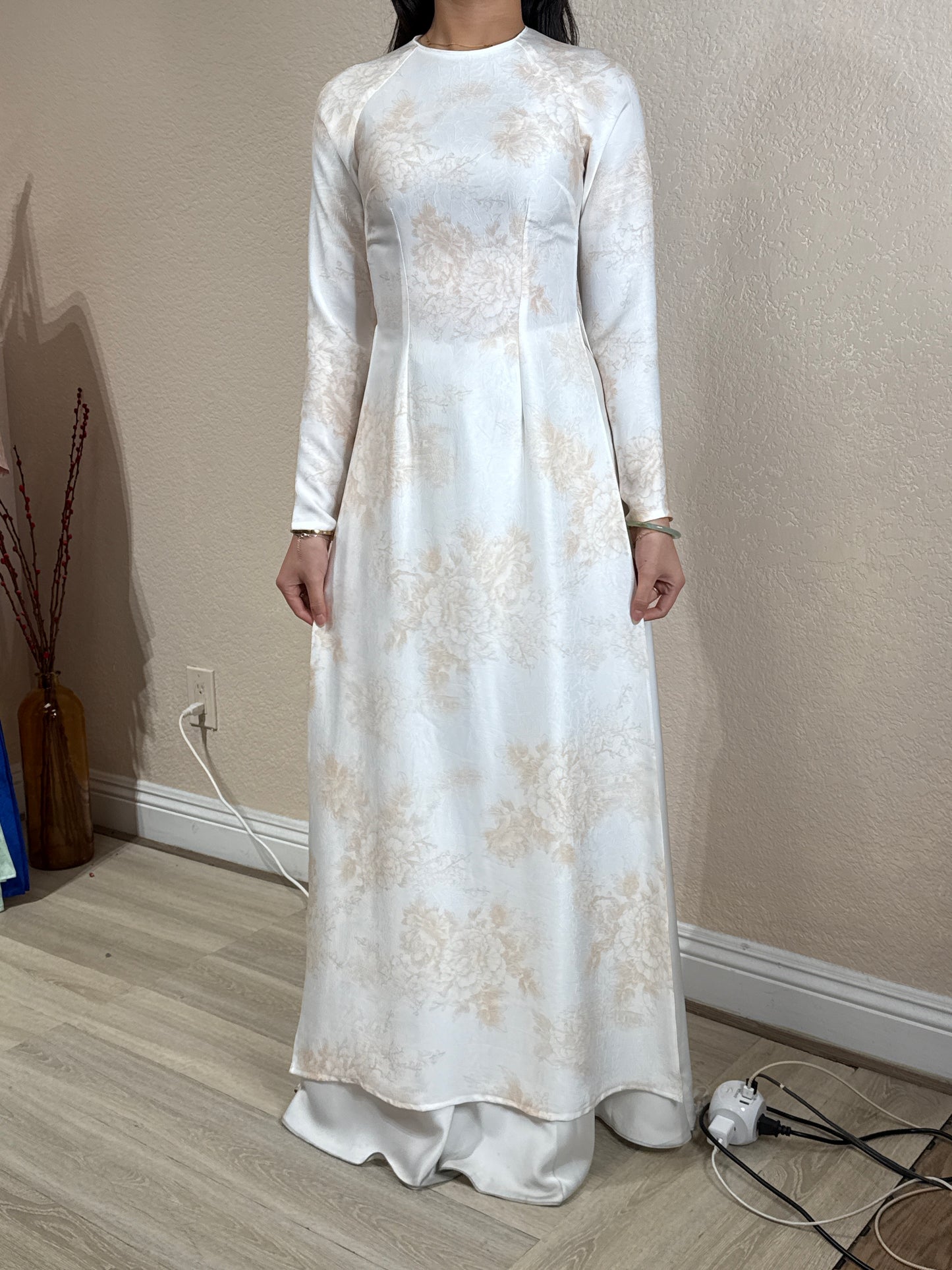 AD26 - Áo Dài Lụa Tiêu Giao Trắng Kem