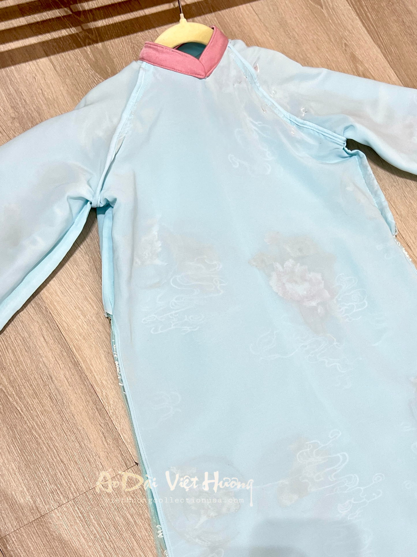 G1 - Girl’s Áo Dài Tơ Thêu 4 Tà (Áo only)