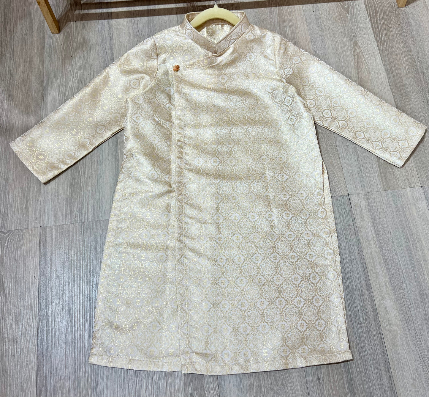 D2 - Boy’s Áo Dài Gấm Dệt Kim Kem ánh Gold