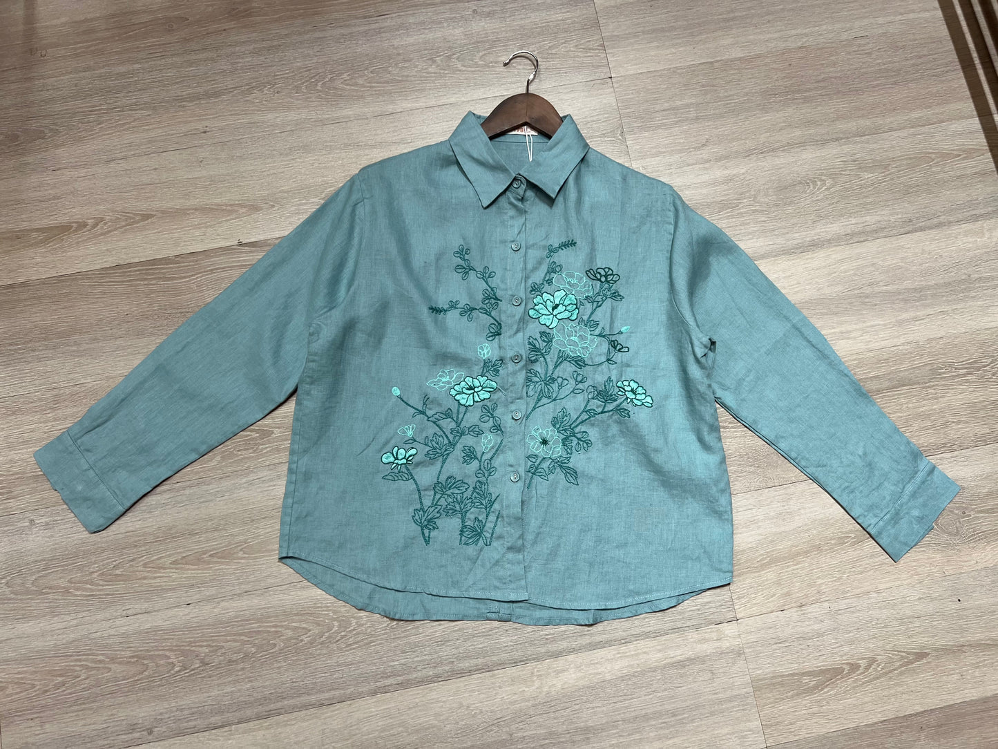 L76->79 - Áo Sơ Mi Linen Thêu Hoa