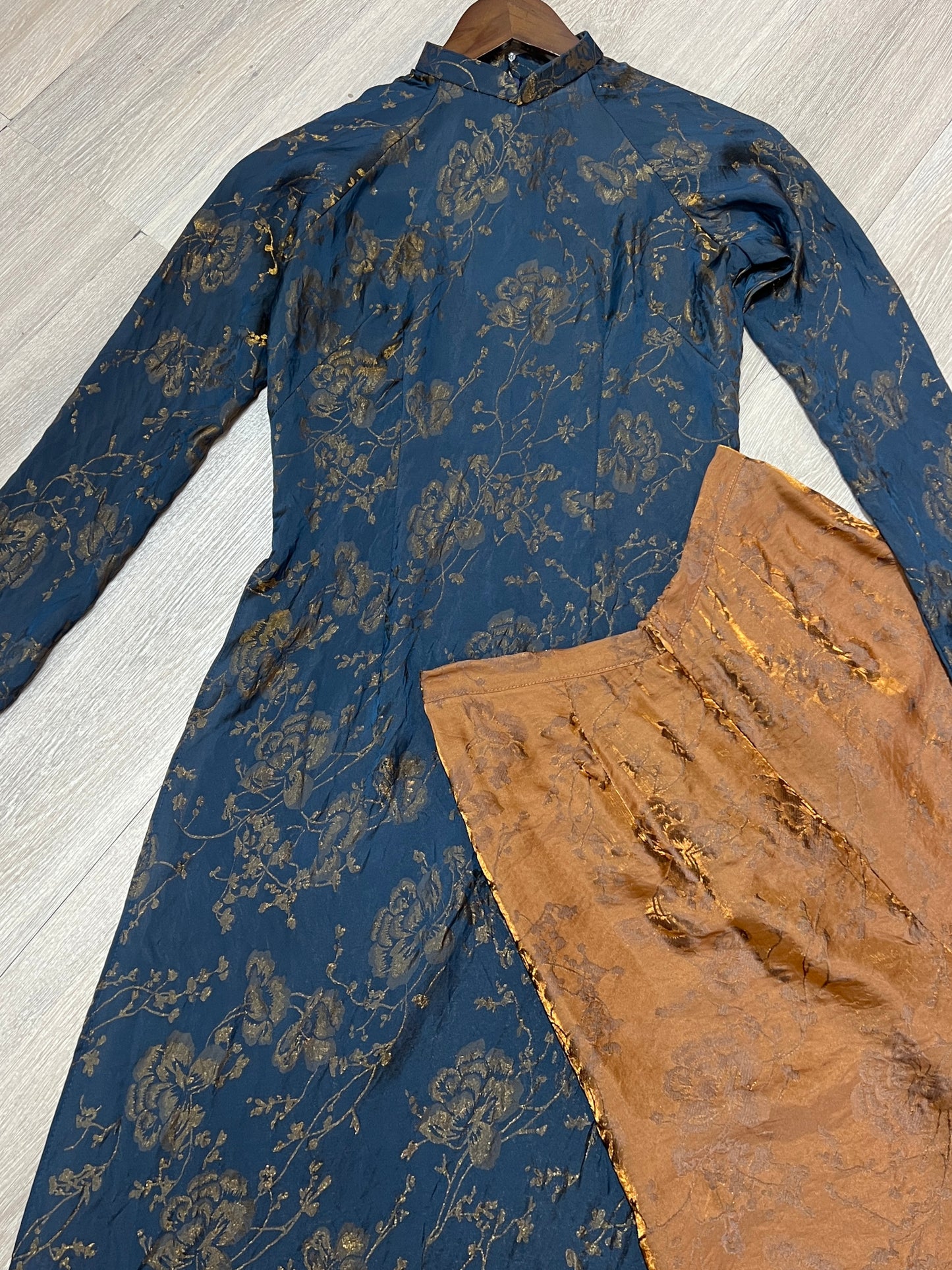 A25 - Set Áo Dài Tơ Tencel Ánh Nhũ Navy Blue/Brown (kèm quần)