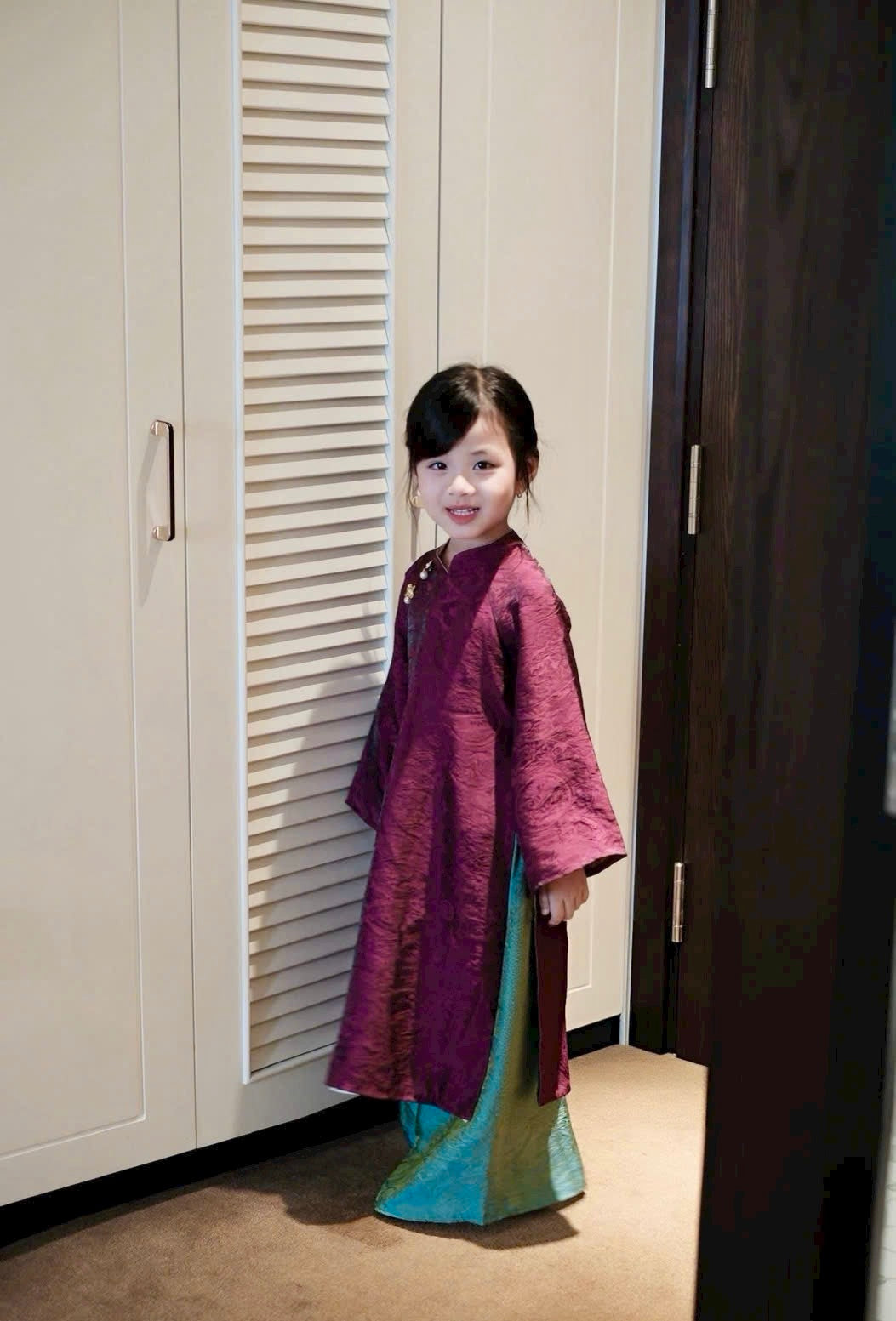 G3 - Set Áo Dài Bé Gái Tơ Tencel 4 Tà Tím Đỏ/Kem (kèm quần)