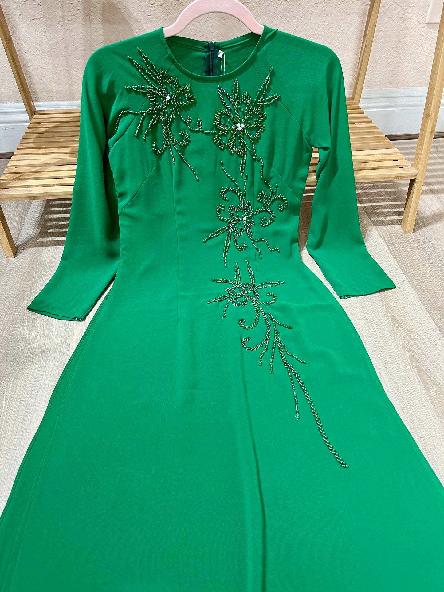 A13 - Áo Dài Chiffon 4 Tà Kết hạt cùng tông Green. Final sale (no return/exchange).