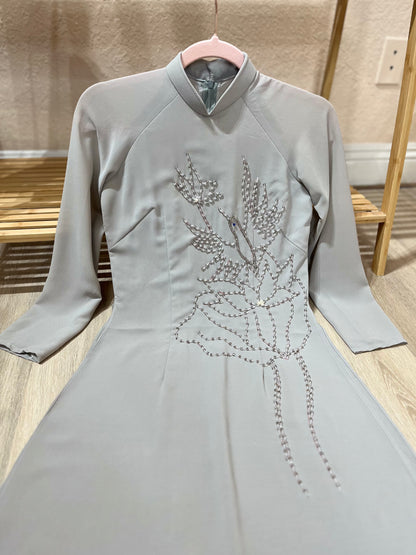 A12 - Áo Dài Chiffon 4 Tà Kết hạt cùng tông Xám. Final sale (no return/exchange).