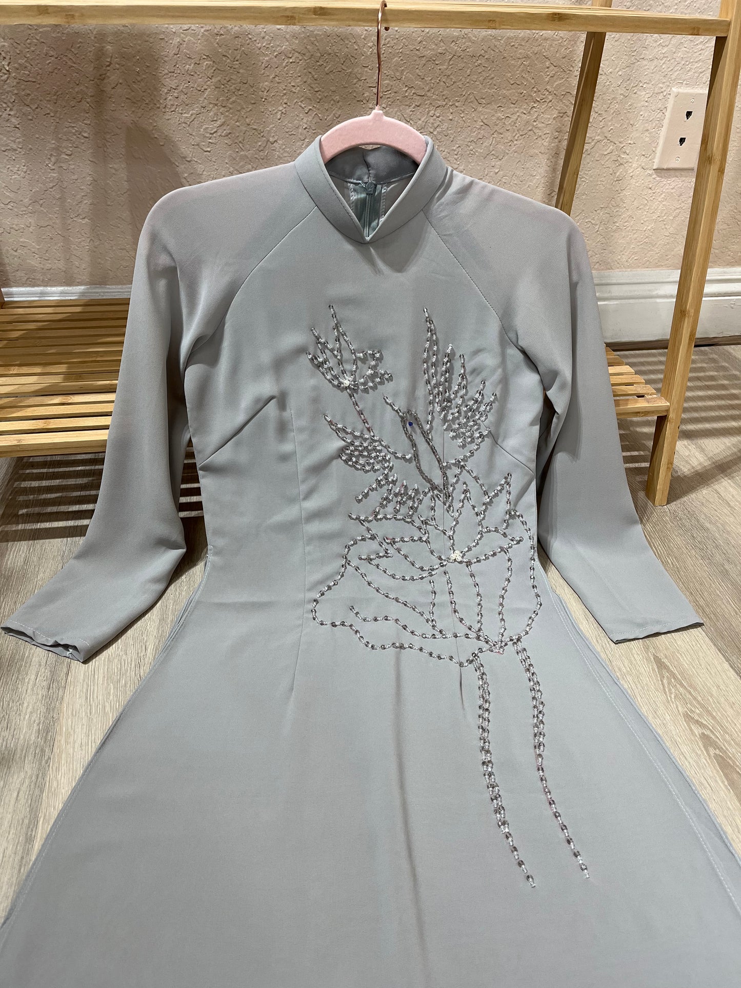 A12 - Áo Dài Chiffon 4 Tà Kết hạt cùng tông Xám. Final sale (no return/exchange).