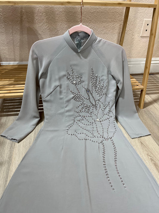 A12 - Áo Dài Chiffon 4 Tà Kết hạt cùng tông Xám. Final sale (no return/exchange).