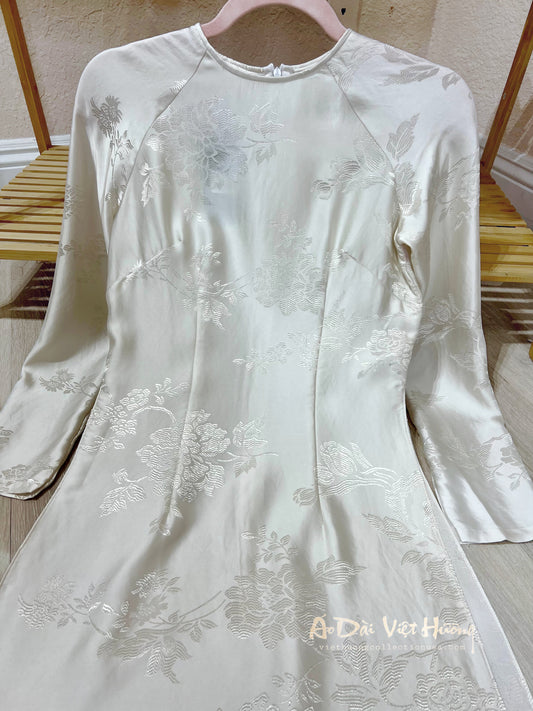 A33 - Áo Dài Silk Óng Trắng Kem (Cổ Tròn)