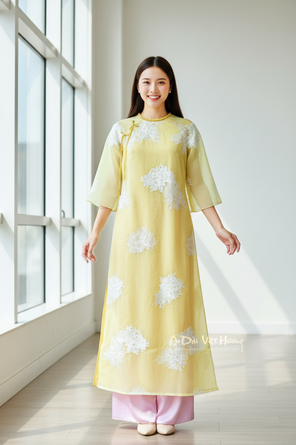 A100 - Set Áo Dài Cách Tân Suông Tơ Vàng Thêu Hoa Cúc (kèm quần hồng)