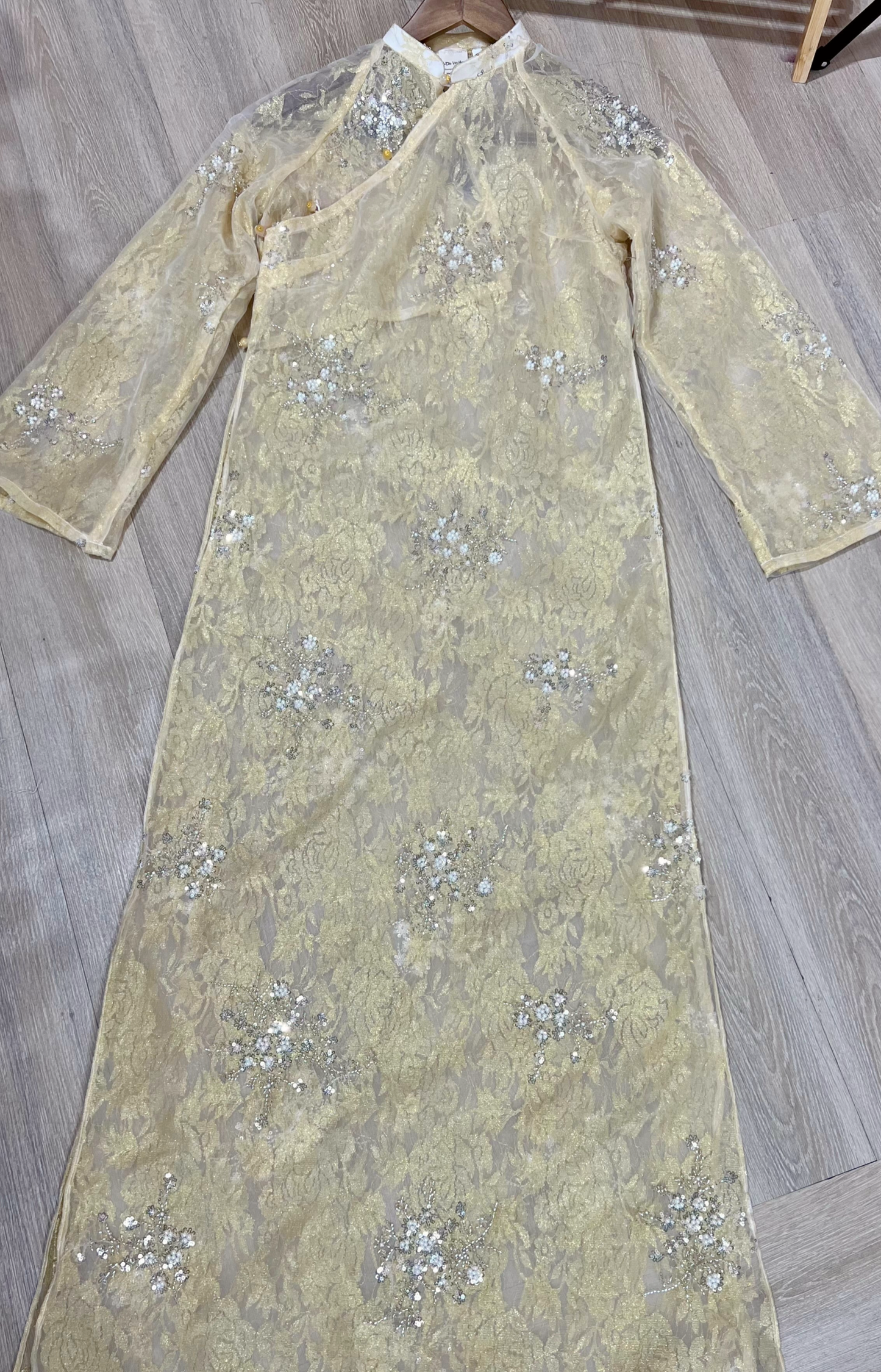 A08 - Áo Dài Ngũ Thân Ren Ánh Đồng