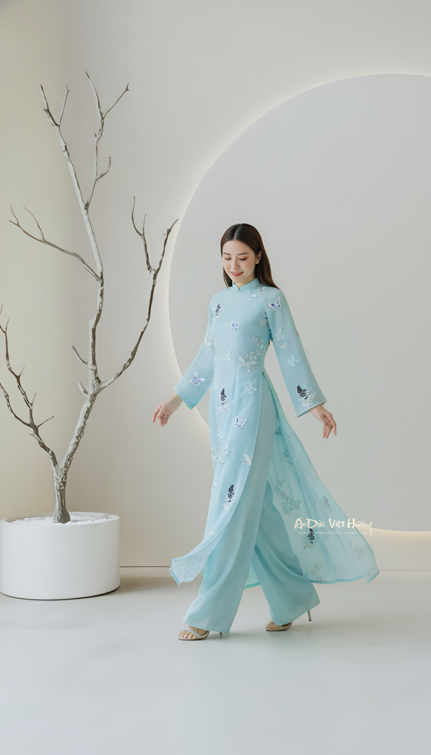 A54 - Áo Dài Dáng Suông Tơ 4 Tà Thêu Hồ Điệp Blue Sky (Cổ 3cm)
